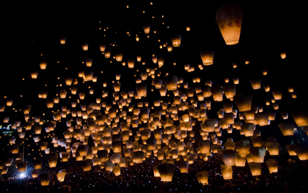 sky_lanterns_by_mnjul-d5037vd